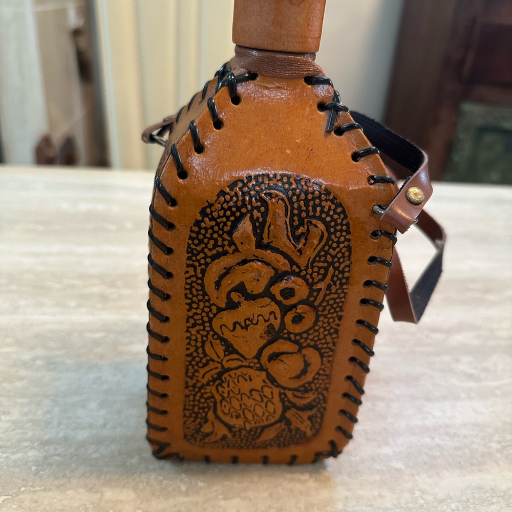 Handcrafted Leather Bottle Holder Ecuador Absolutely Stunning